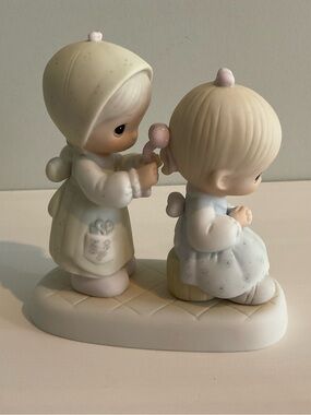 Vintage 1983 Precious Moments Figurine To A Special Sister